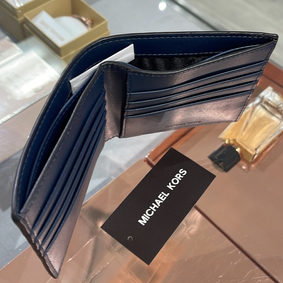 Michael Kors Cooper Billfold Wallet
Navy 
NWT - Picture 16 of 16